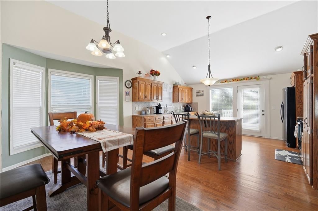 Open floor plan and breakfast nook at 6211 NE 119th Terrace, Kansas City, MO 64156
