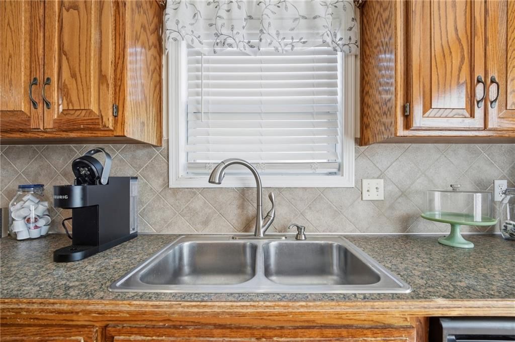 Photo 14 of 67 - 6211 NE 119th Terrace, Kansas City, MO 64156