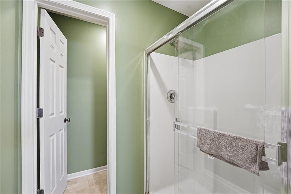 Photo 33 of 67 - 6211 NE 119th Terrace, Kansas City, MO 64156
