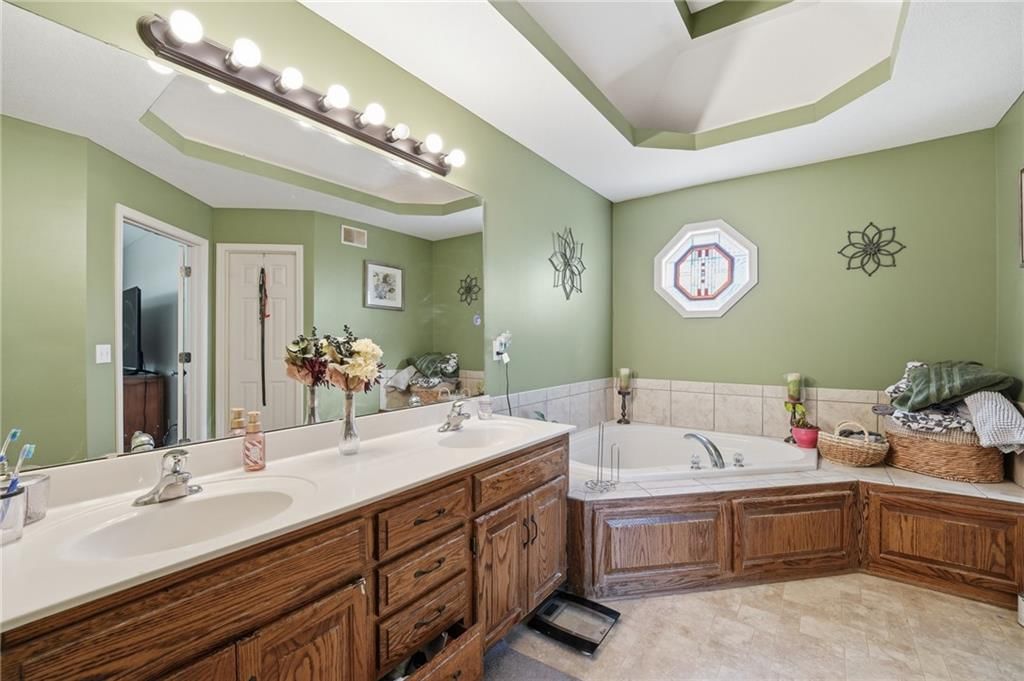 Photo 34 of 67 - 6211 NE 119th Terrace, Kansas City, MO 64156