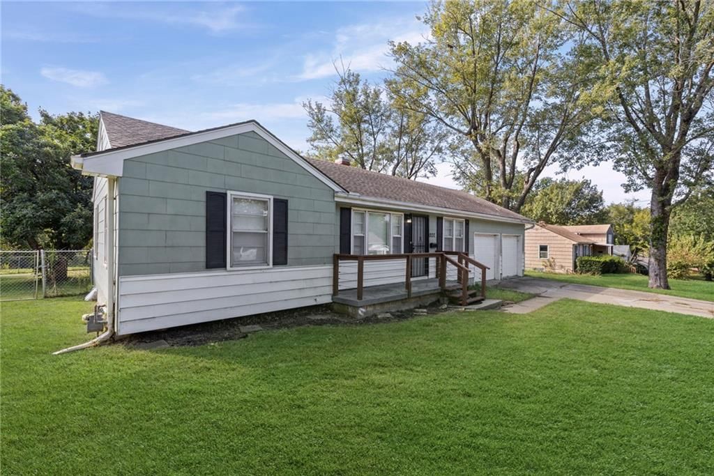 10137 E 80th Street, Raytown, MO: listing photo 2