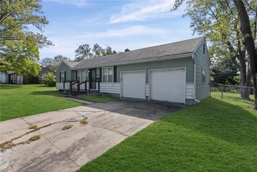10137 E 80th Street, Raytown, MO: listing photo 3