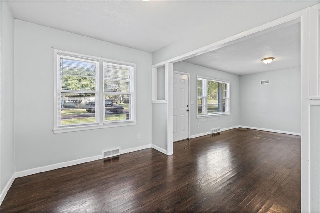 Photo 9 of 23 - 10137 E 80th Street, Raytown, MO 64138