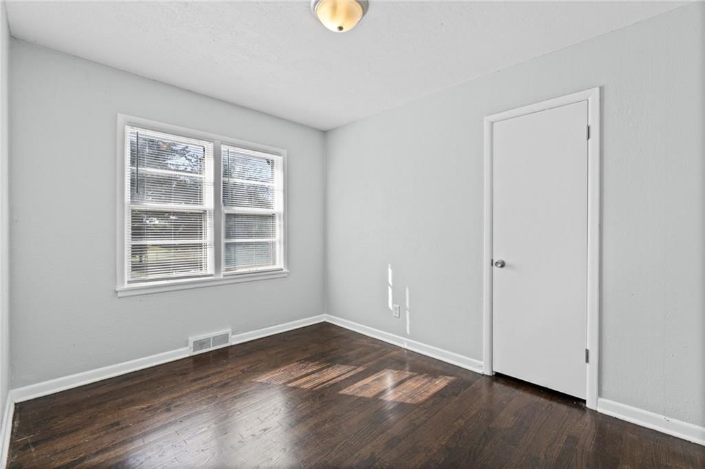 Photo 12 of 23 - 10137 E 80th Street, Raytown, MO 64138