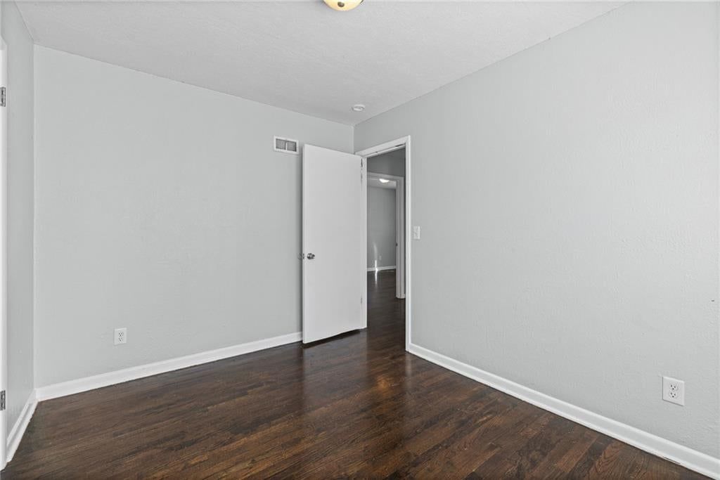 Photo 13 of 23 - 10137 E 80th Street, Raytown, MO 64138