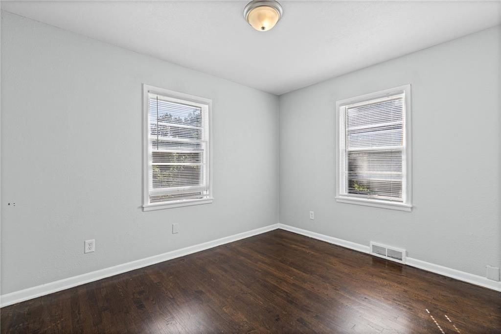 Photo 15 of 23 - 10137 E 80th Street, Raytown, MO 64138