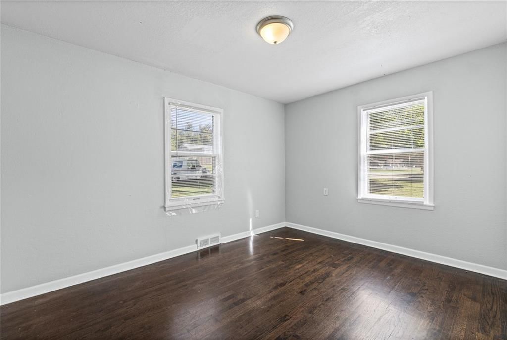 Photo 17 of 23 - 10137 E 80th Street, Raytown, MO 64138