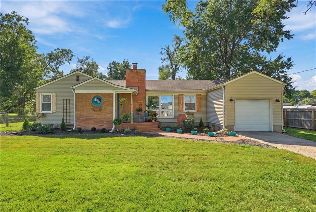 725 W Elm Street, Olathe, KS