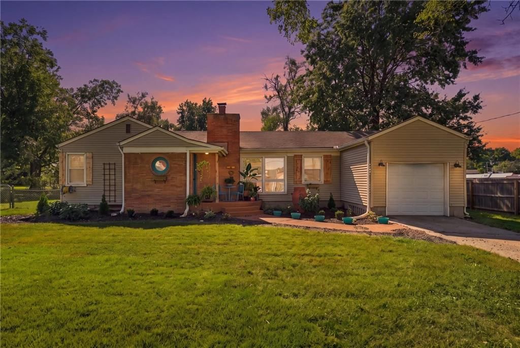 725 W Elm Street, Olathe, KS: listing photo 2