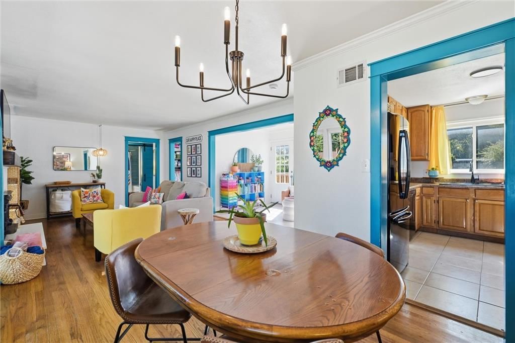 Statement lighting at 725 W Elm Street, Olathe, KS 66061