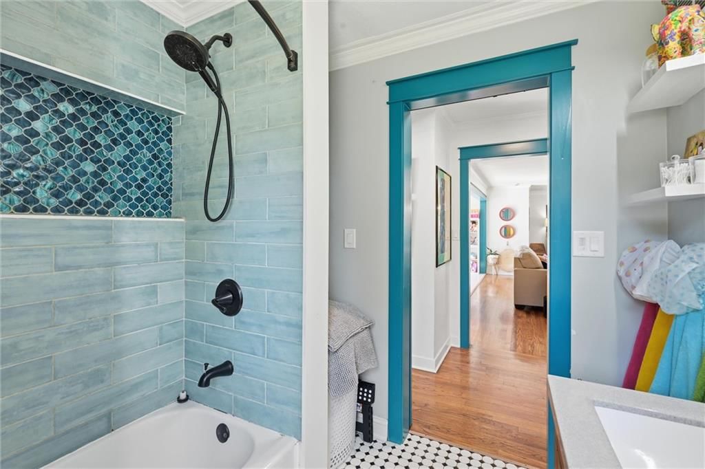 Tiled shower at 725 W Elm Street, Olathe, KS 66061