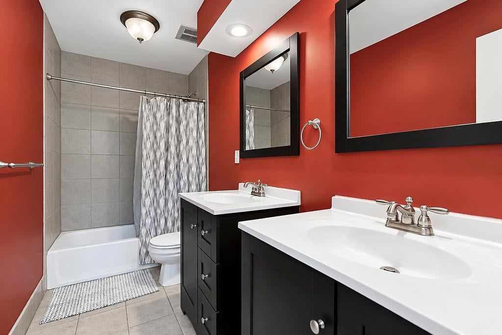 8148 NW Twin Oaks Drive, Kansas City, MO: listing photo 2