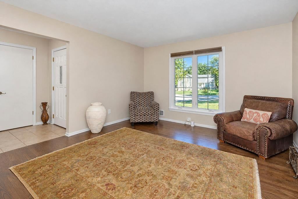 Photo 10 of 43 - 8148 NW Twin Oaks Drive, Kansas City, MO 64151