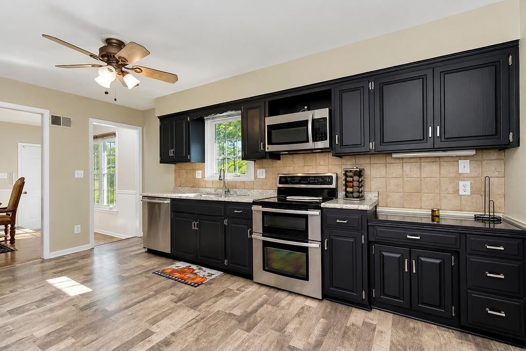 Photo 11 of 43 - 8148 NW Twin Oaks Drive, Kansas City, MO 64151
