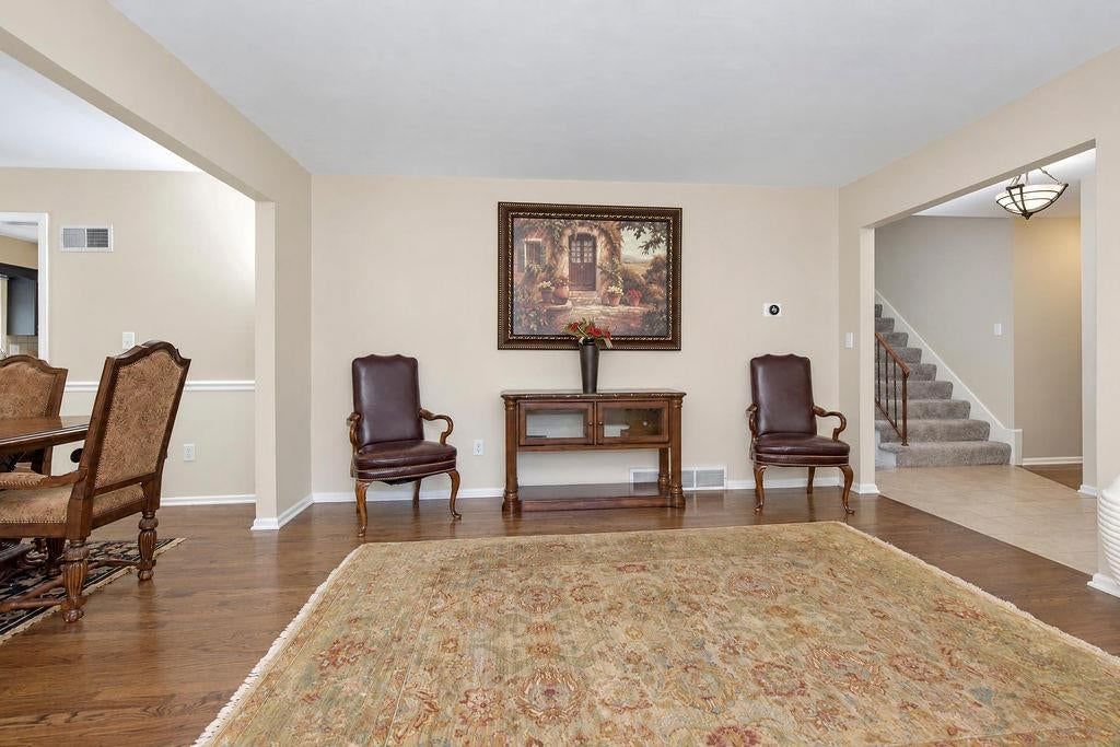 Photo 13 of 43 - 8148 NW Twin Oaks Drive, Kansas City, MO 64151