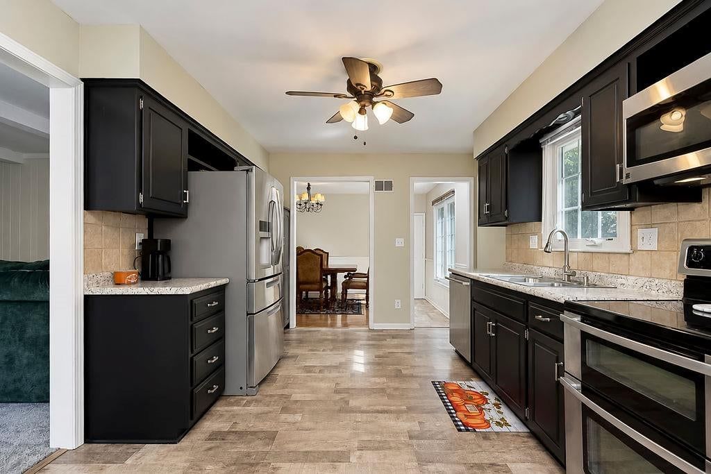 Photo 14 of 43 - 8148 NW Twin Oaks Drive, Kansas City, MO 64151