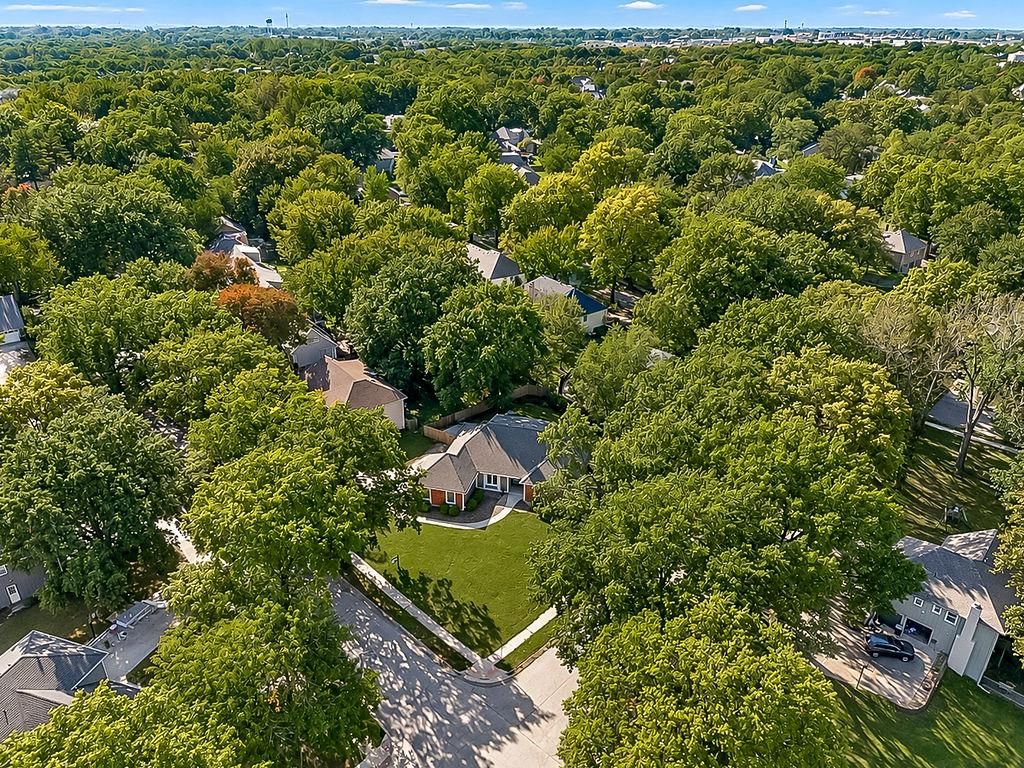 Photo 17 of 43 - 8148 NW Twin Oaks Drive, Kansas City, MO 64151