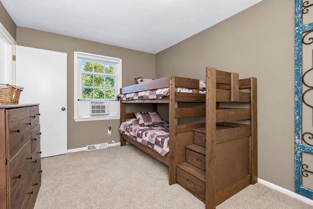 Photo 18 of 43 - 8148 NW Twin Oaks Drive, Kansas City, MO 64151