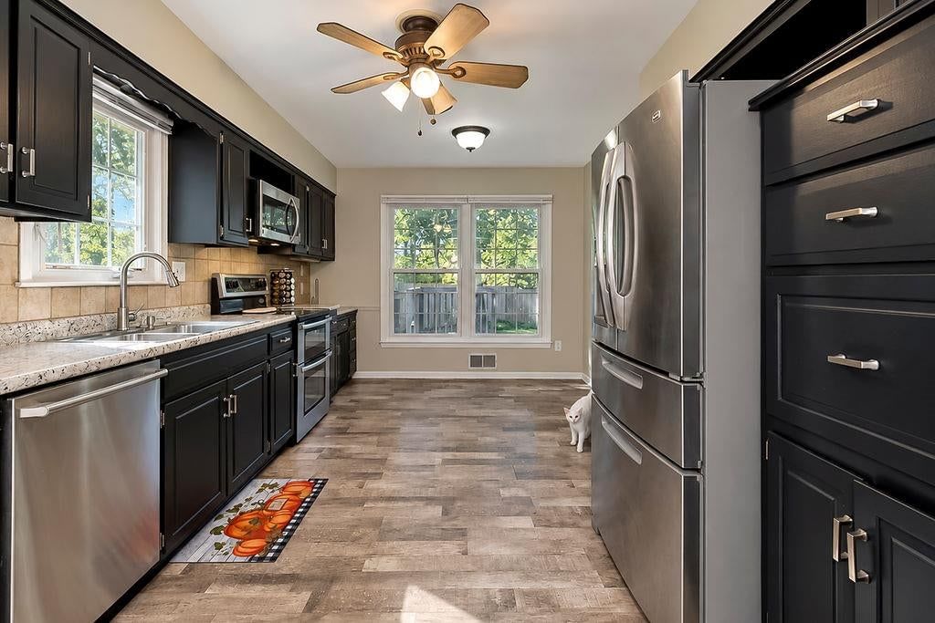 Photo 19 of 43 - 8148 NW Twin Oaks Drive, Kansas City, MO 64151