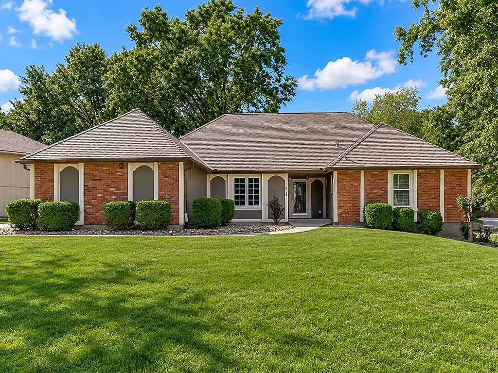 Photo 20 of 43 - 8148 NW Twin Oaks Drive, Kansas City, MO 64151