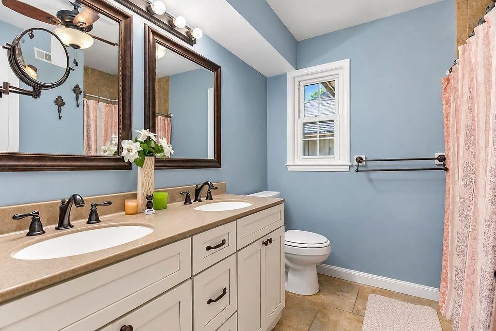 Photo 31 of 43 - 8148 NW Twin Oaks Drive, Kansas City, MO 64151