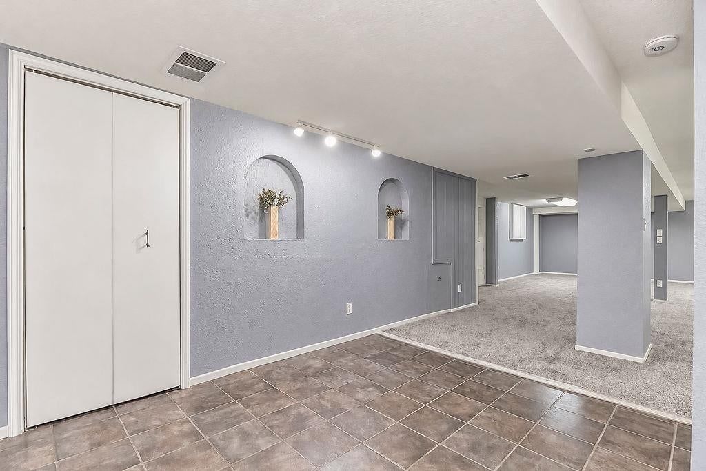 Photo 35 of 43 - 8148 NW Twin Oaks Drive, Kansas City, MO 64151