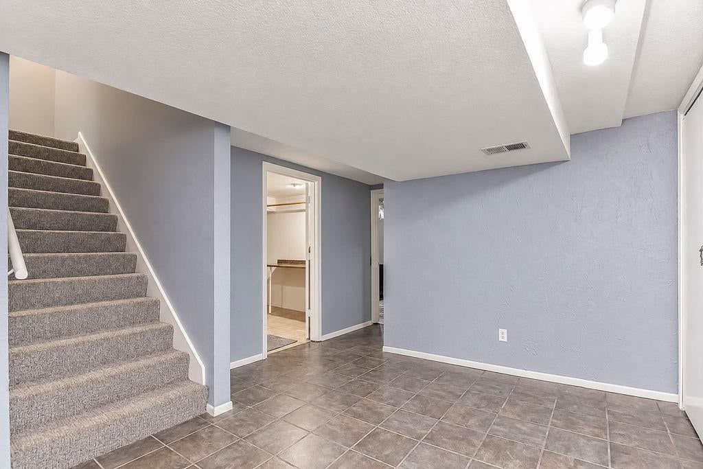 Photo 36 of 43 - 8148 NW Twin Oaks Drive, Kansas City, MO 64151