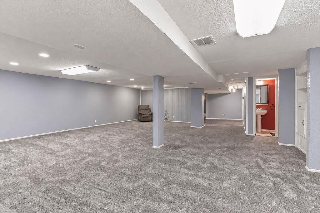 Photo 39 of 43 - 8148 NW Twin Oaks Drive, Kansas City, MO 64151