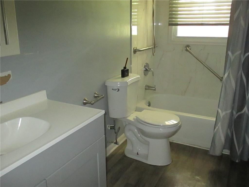 Photo 4 of 22 - 3811 S Delaware Avenue, Independence, MO 64055