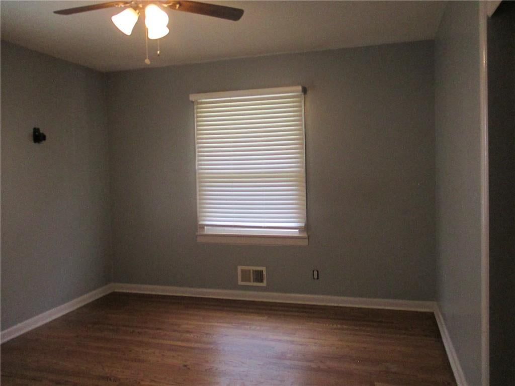 Photo 8 of 22 - 3811 S Delaware Avenue, Independence, MO 64055