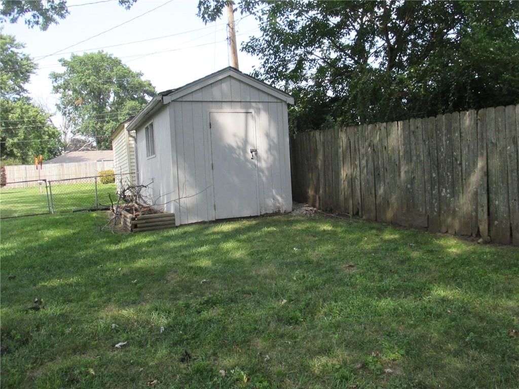 Fenced yard, mature trees and wood fence at 3811 S Delaware Avenue, Independence, MO 64055
