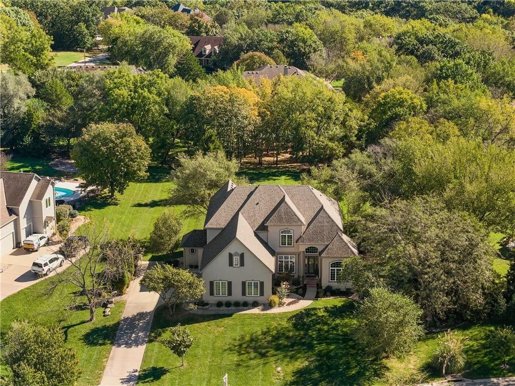 311 NW Rockwood Court, Lee's Summit, MO: listing photo 2