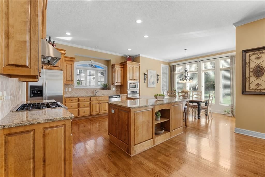 Kitchen island at 311 NW Rockwood Court, Lee's Summit, MO 64081