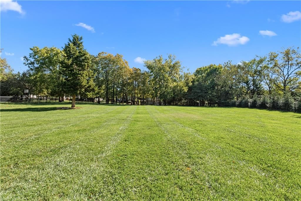 Photo 64 of 66 - 311 NW Rockwood Court, Lee's Summit, MO 64081
