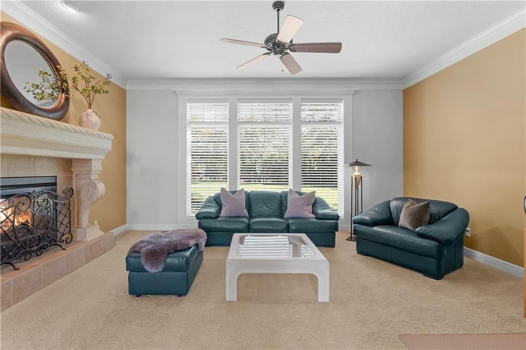 Wall of windows at 311 NW Rockwood Court, Lee's Summit, MO 64081