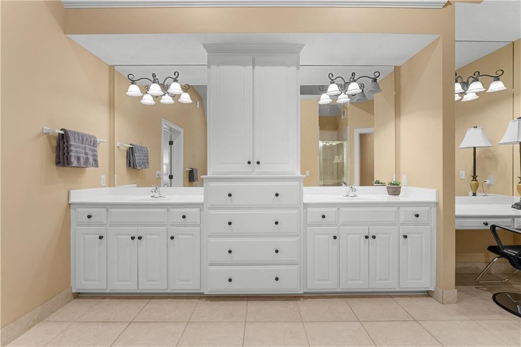 Double vanity at 311 NW Rockwood Court, Lee's Summit, MO 64081