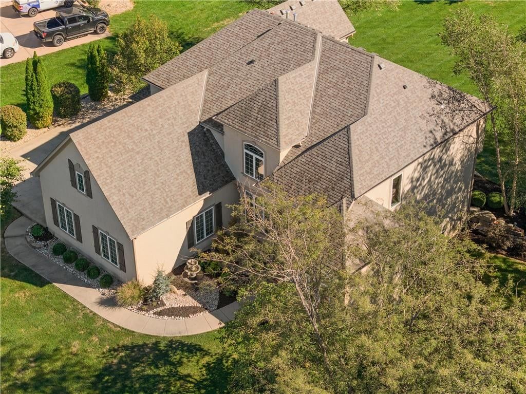 Photo 7 of 66 - 311 NW Rockwood Court, Lee's Summit, MO 64081
