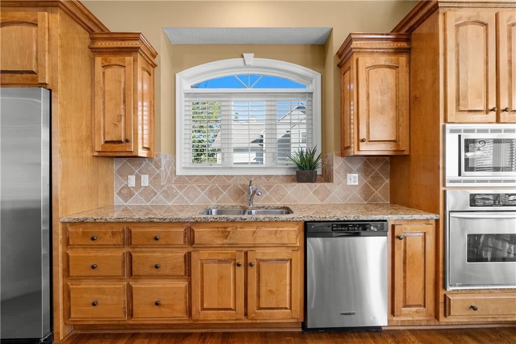 Photo 28 of 66 - 311 NW Rockwood Court, Lee's Summit, MO 64081