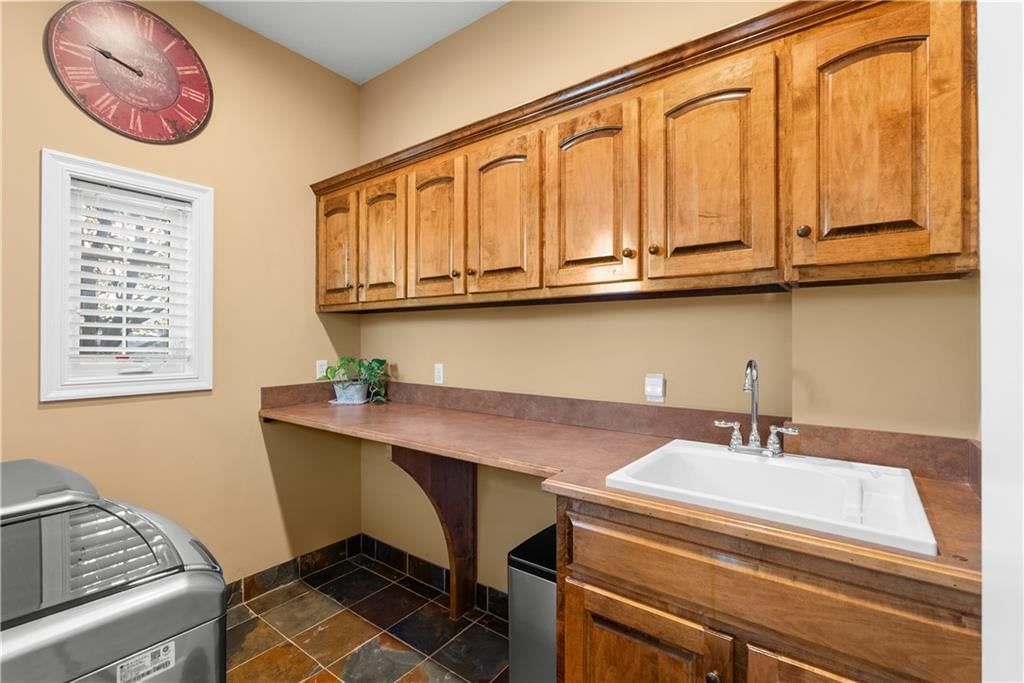 Photo 36 of 66 - 311 NW Rockwood Court, Lee's Summit, MO 64081