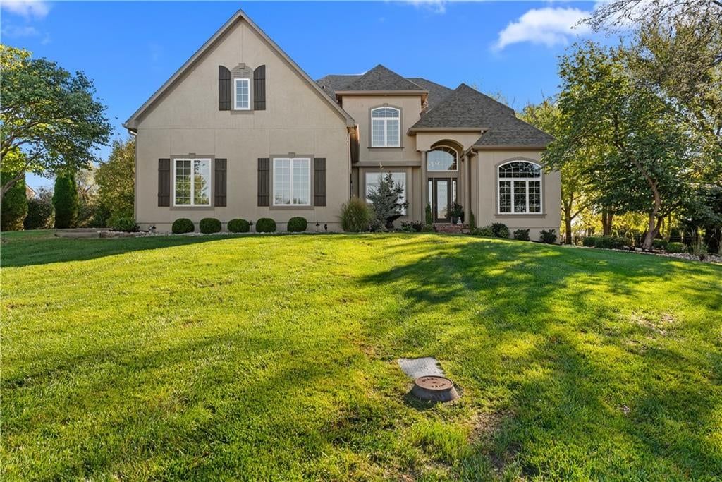 Photo 9 of 66 - 311 NW Rockwood Court, Lee's Summit, MO 64081