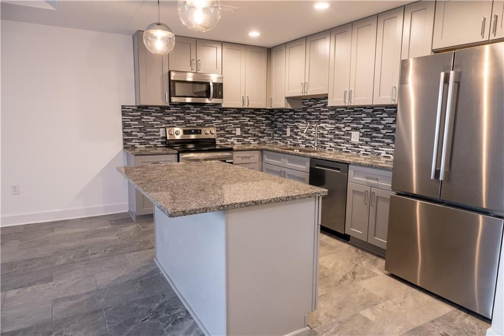 2980 Baltimore Avenue, Kansas City, MO: listing photo 2
