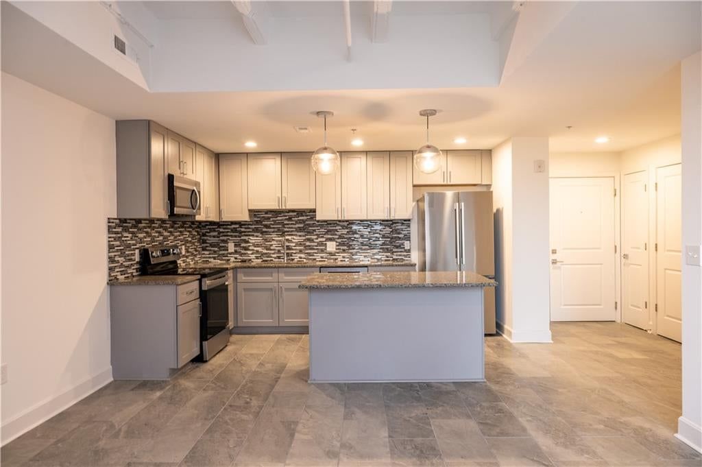 2980 Baltimore Avenue, Kansas City, MO: listing photo 3