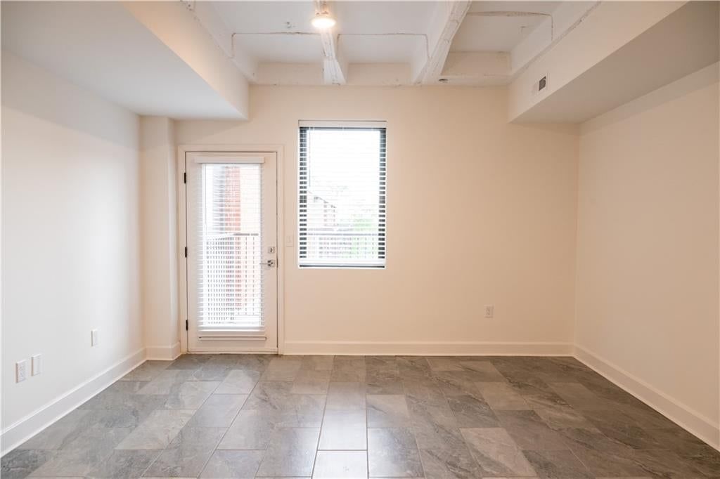 Ceiling beams at 2980 Baltimore Avenue #2304, Kansas City, MO 64108