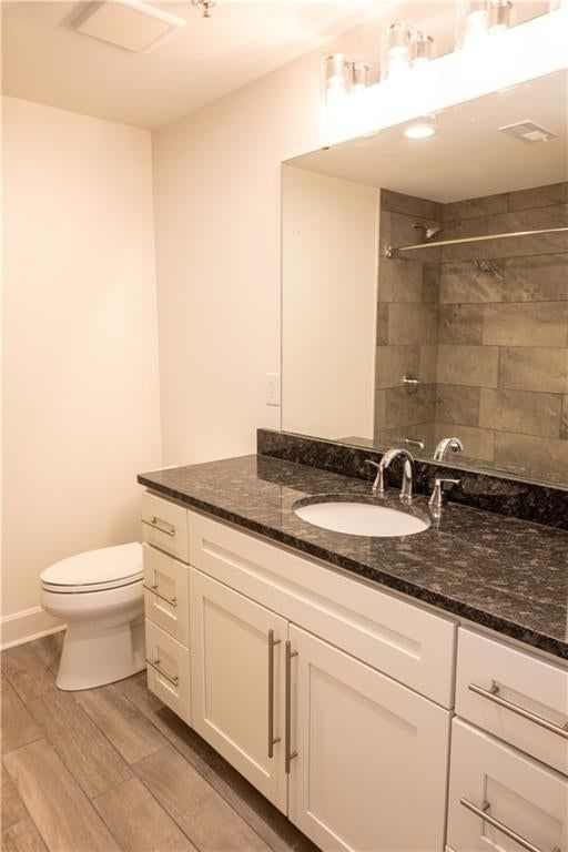Tiled shower, renovated bathrooms and chrome hardware at 2980 Baltimore Avenue #2304, Kansas City, MO 64108