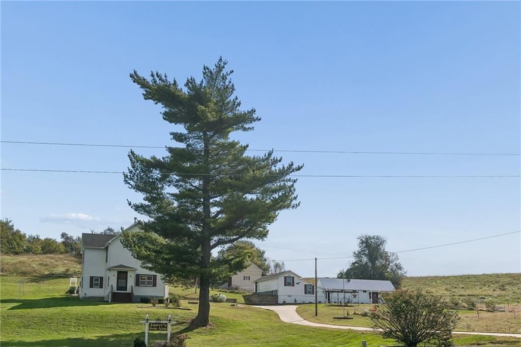26876 Tonganoxie Drive, Leavenworth, KS: listing photo 2