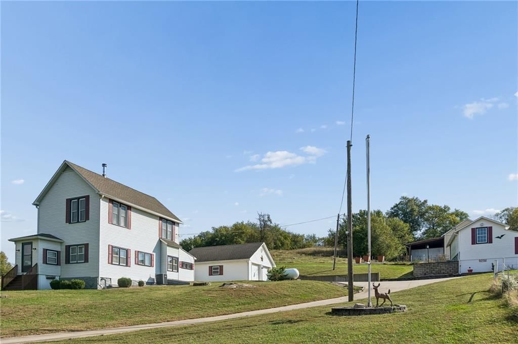 26876 Tonganoxie Drive, Leavenworth, KS: listing photo 3