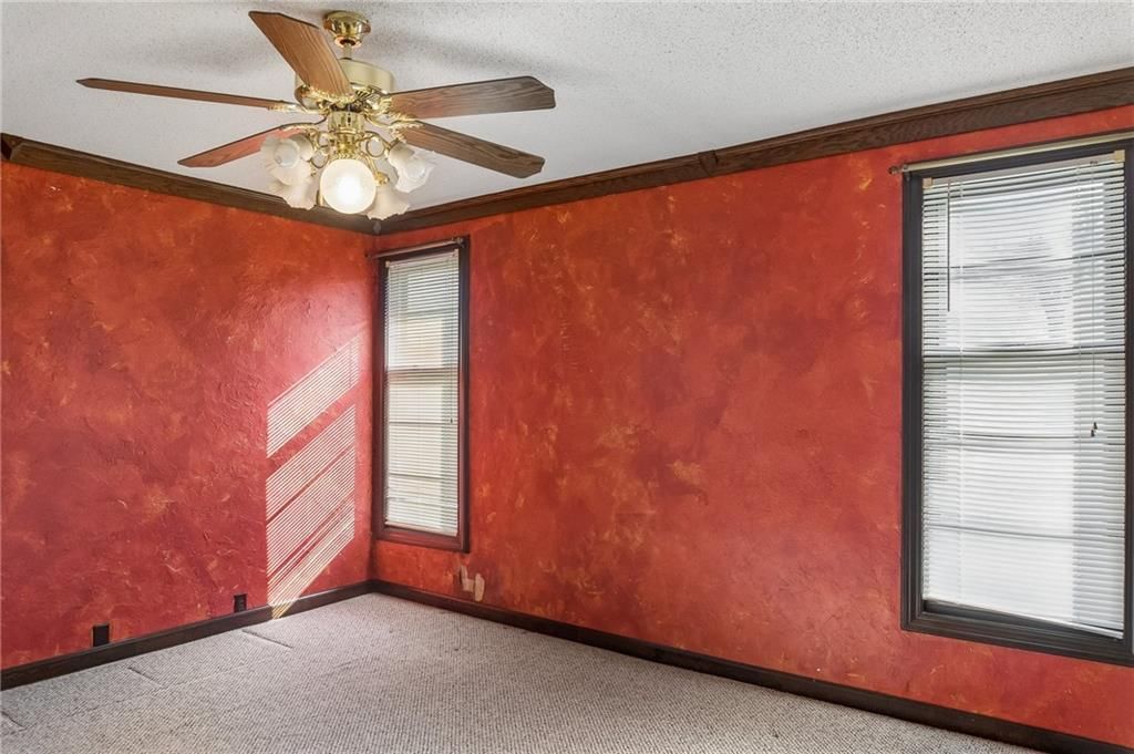 Accent wall at 26876 Tonganoxie Drive, Leavenworth, KS 66048