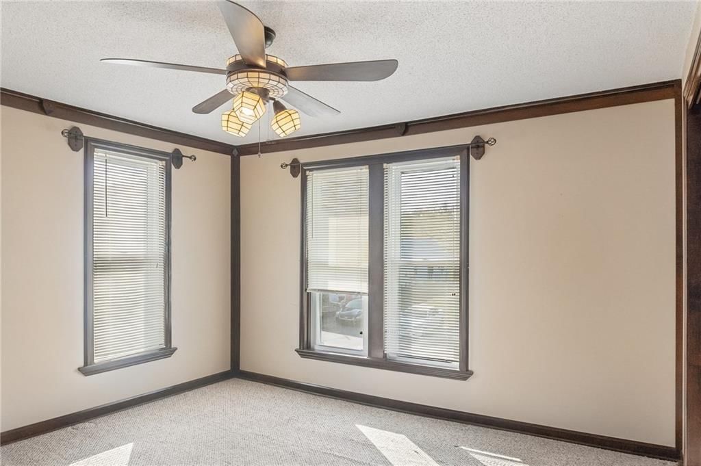 Photo 12 of 27 - 26876 Tonganoxie Drive, Leavenworth, KS 66048