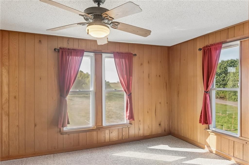 Photo 14 of 27 - 26876 Tonganoxie Drive, Leavenworth, KS 66048