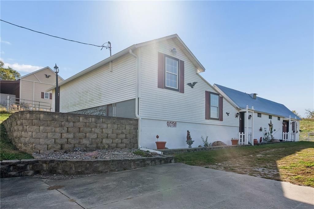 Photo 19 of 27 - 26876 Tonganoxie Drive, Leavenworth, KS 66048